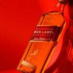Descubra o sabor incomparável do Red Label Whisky, uma lenda escocesa de notas únicas que cativam paladares exigentes. Celebre momentos especiais com a tradição e a qualidade de um dos melhores whiskies do mundo. Encontre-o em lojas de bebidas finas e eleve sua experiência em destilados.
